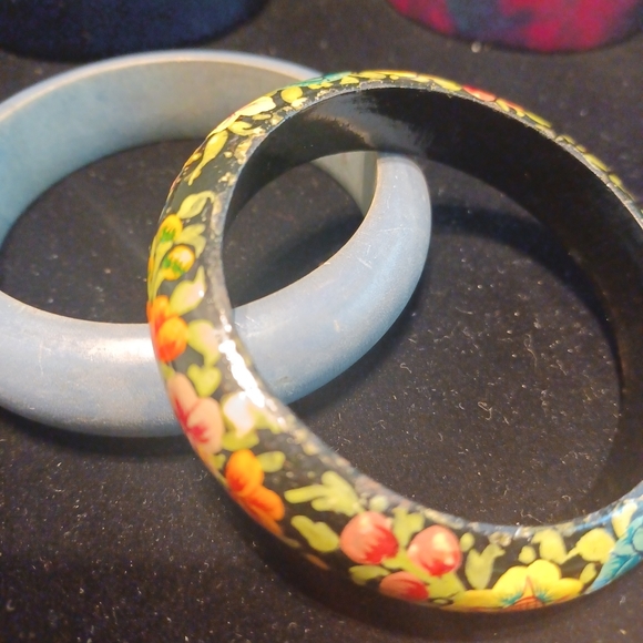Lot of 8 Vintage to Now Bangle Bracelets - Picture 2 of 5